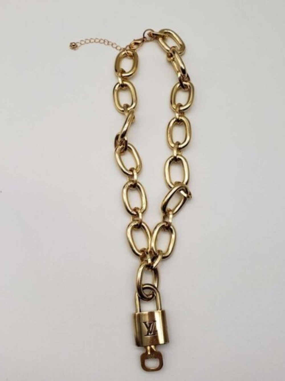 Gold-Plated Necklace with Authentic Louis Vuitton Padlock - Picture 7 of 15